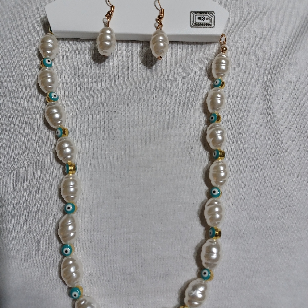 Necklace and earrings set